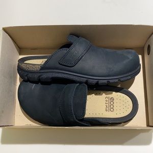 Ecco Black Slides